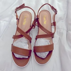 Nice wedge shoe worn once